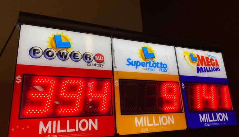 authorised-powerball-retailers-four-things