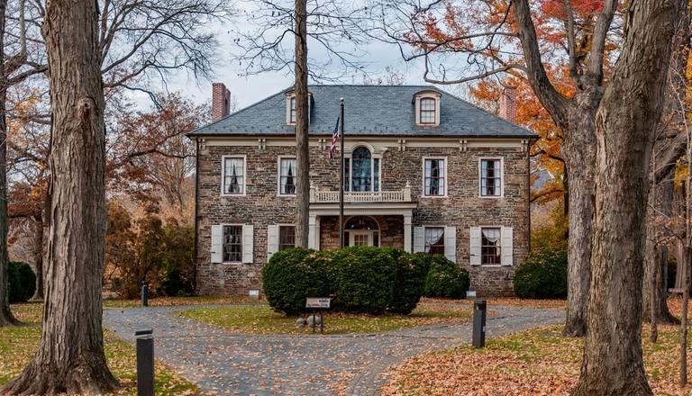 powerball-winners-and-mansions-a-look-inside