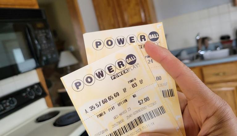 who-won-the-one-point-eight-billion-powerball-jackpot-saturdays-winning-numbers